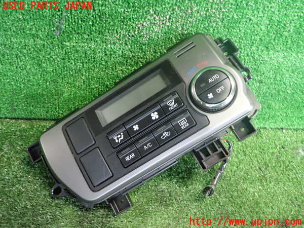 レジアスエース(ハイエース200系)(KDH201V)エアコンスイッチ1 中古